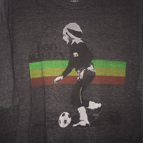 Bob Marley Graphic T-Shirt Playing Soccer Rasta Flag Size XXL - Picture 2 of 3
